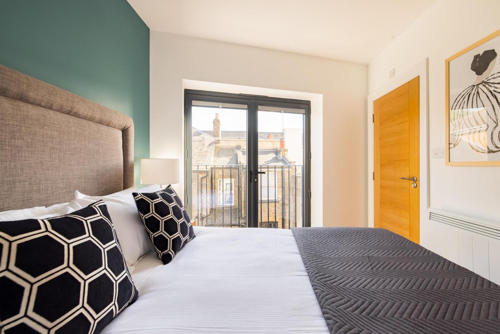 Charles Hope Staines Riverside Екстер'єр фото