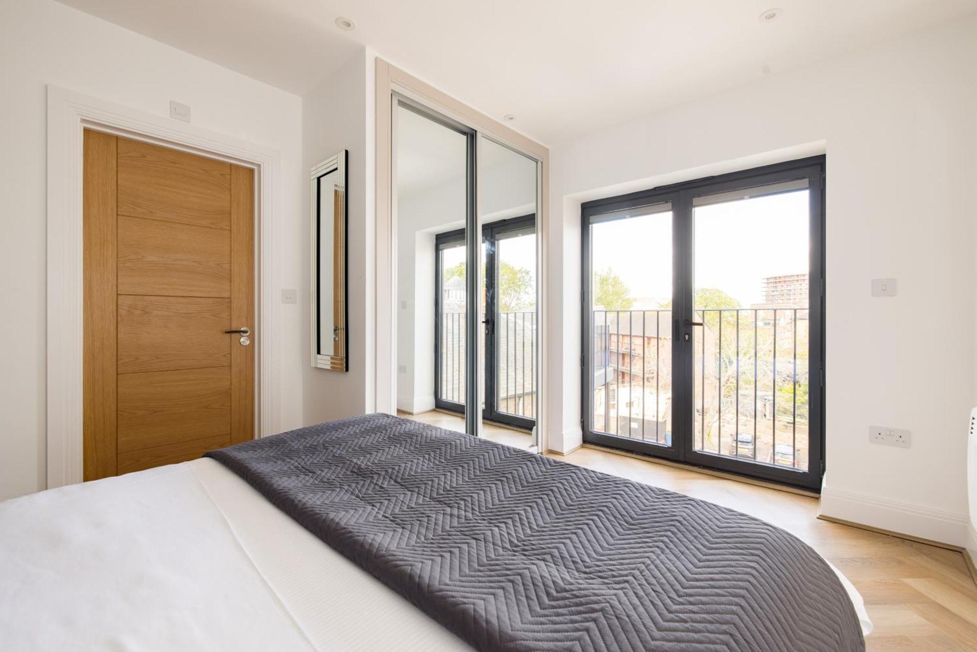 Charles Hope Staines Riverside Екстер'єр фото