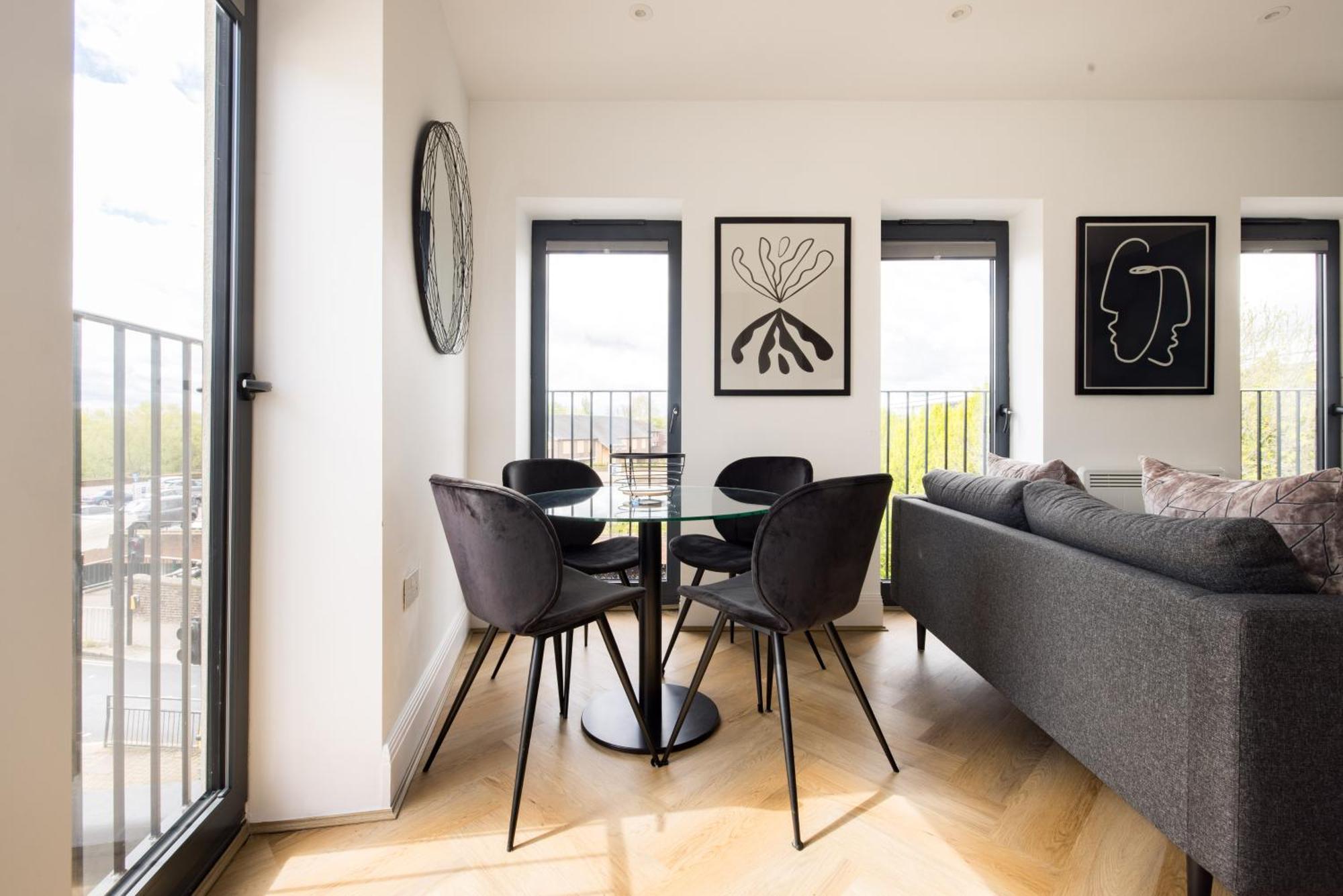 Charles Hope Staines Riverside Екстер'єр фото