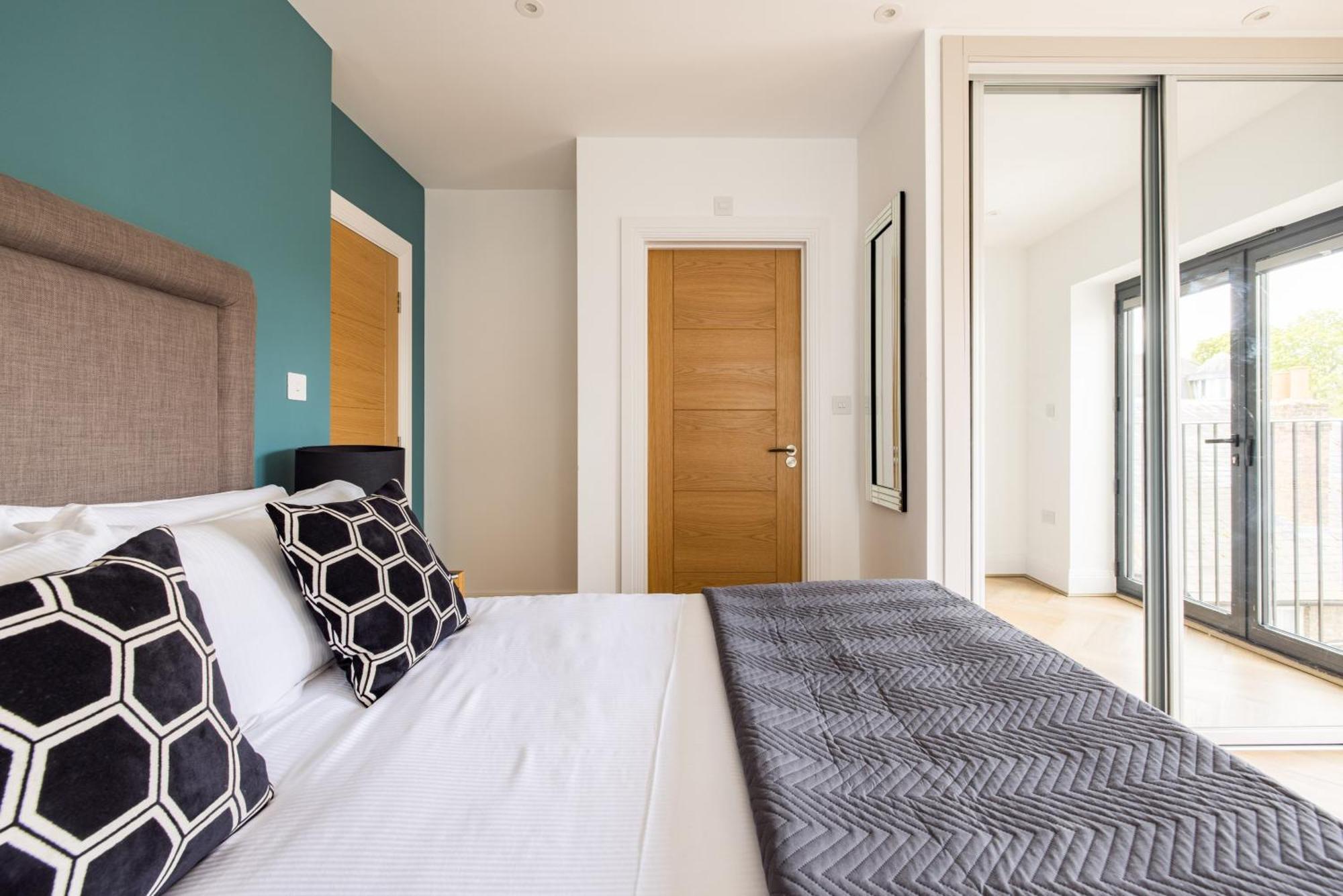 Charles Hope Staines Riverside Екстер'єр фото
