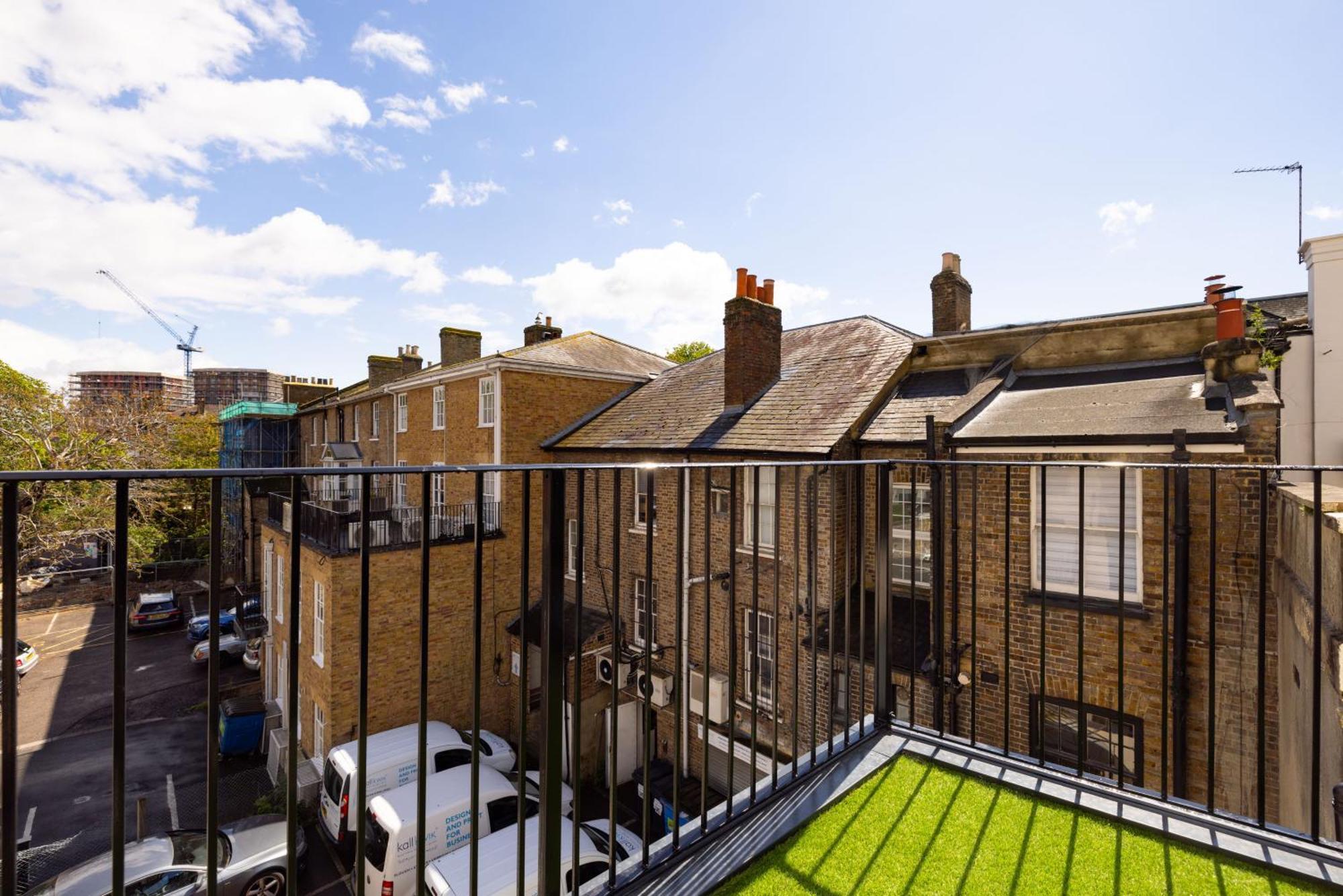 Charles Hope Staines Riverside Екстер'єр фото